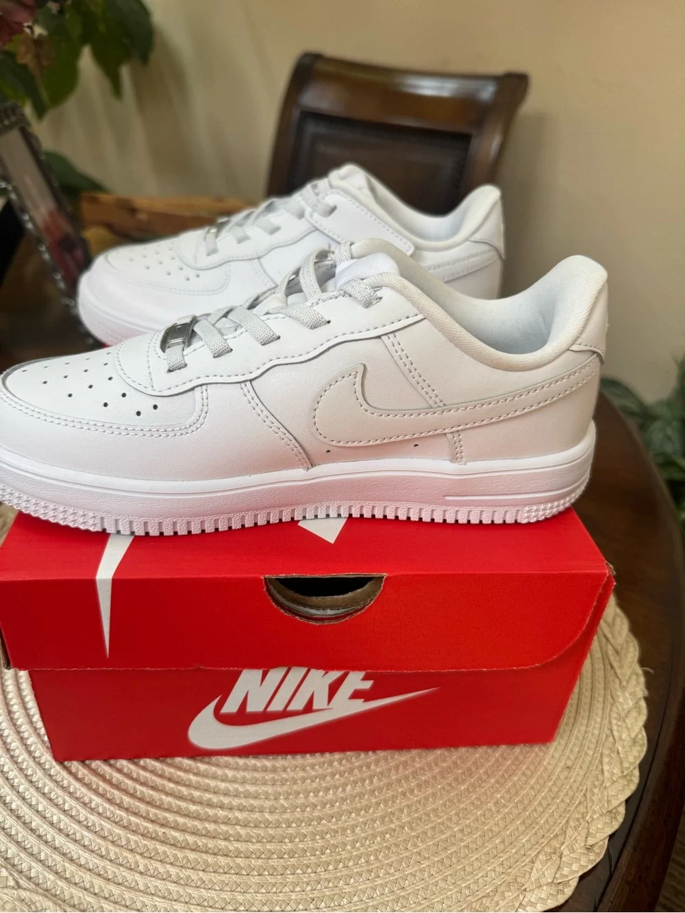 Nike Kids White Leather Low-Top Sneakers